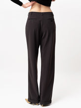 Load image into Gallery viewer, JERSEY PLEATED TROUSERS, Brown
